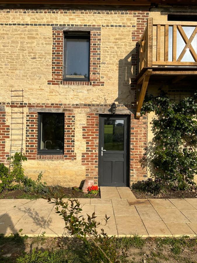 Gite Confortable Au Milieu Des Pres - La Ferme De Montigny Neauphe-Sur-Dive Екстериор снимка