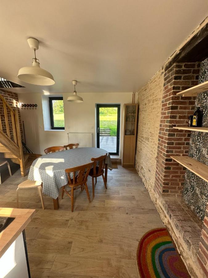 Gite Confortable Au Milieu Des Pres - La Ferme De Montigny Neauphe-Sur-Dive Екстериор снимка